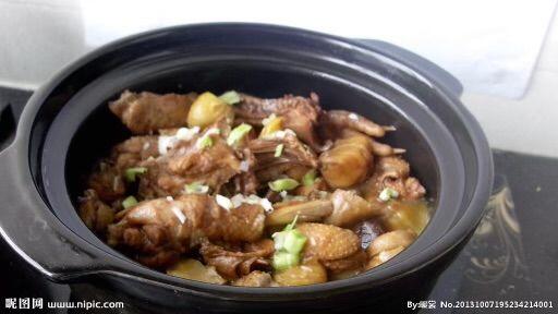 Sizzling Chicken Clay Pot